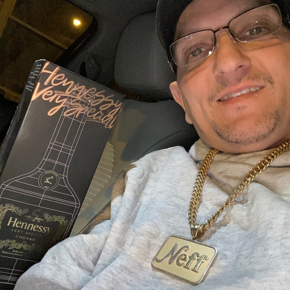 Meet your Posher, Neftali - Picture 1 of 8